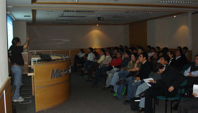 Reunión con el grupo de usuarios Cafeína en los locales de Microsoft Chile