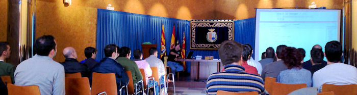 Foto 1b. El Guille en su charla