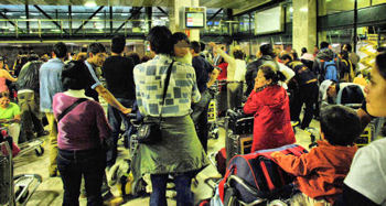 Aeropuerto de Madrid-Barajas, esperando las maletas